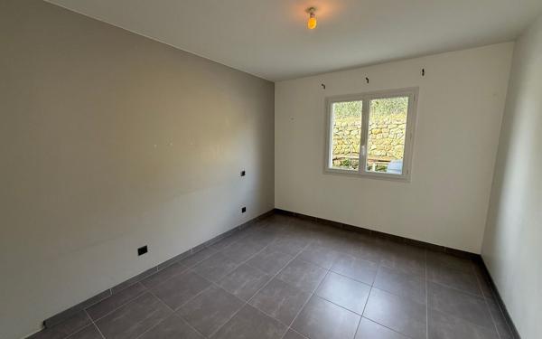 Maison à vendre    4 pièces •  Lablachère