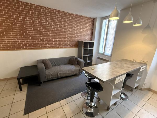 Trets centre – T2 duplex 35 m² meublé, orienté Sud, au calme
