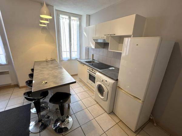 Trets centre – T2 duplex 35 m² meublé, orienté Sud, au calme
