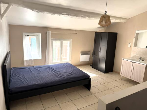 Trets centre – T2 duplex 35 m² meublé, orienté Sud, au calme