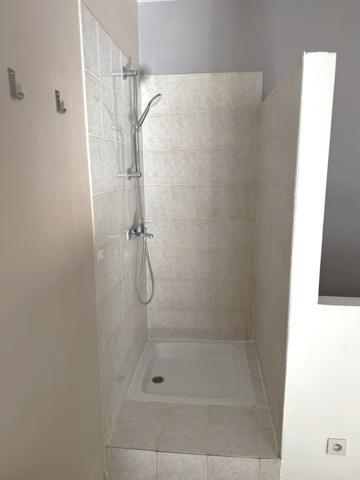 Trets centre – T2 duplex 35 m² meublé, orienté Sud, au calme