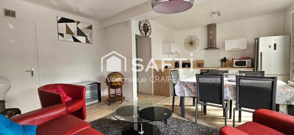 Maison de ville sur 2 niveaux avec 3 chambres, 1 cellier, garage et cour.