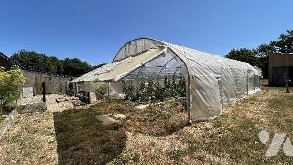 Maison de campagne, dépendances, terrain
