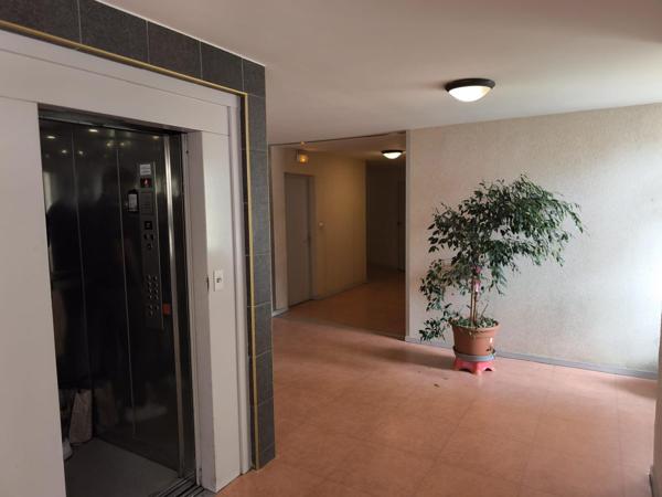 Lumineux et joli balcon sans vis-à-vis