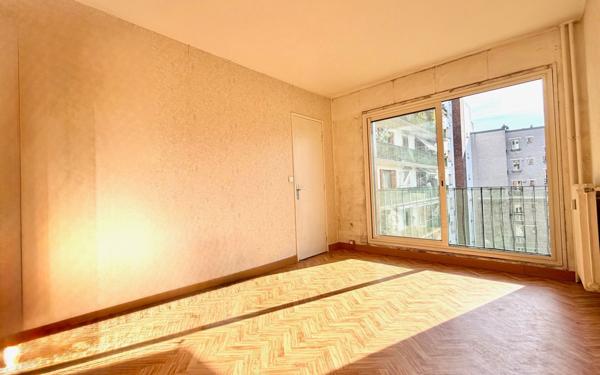 Appartement à vendre    3 pièces • 68,82 m2 Paris 12