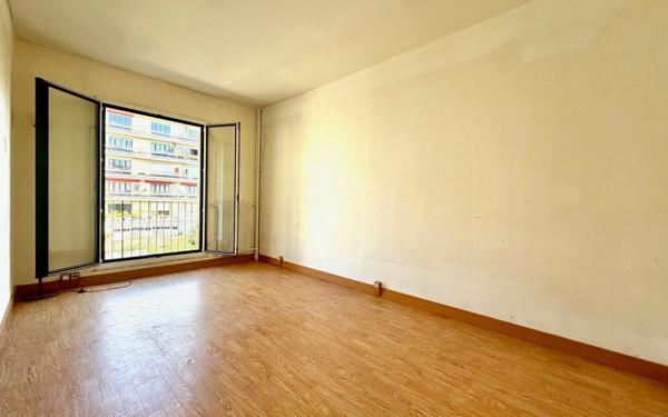 Appartement à vendre    3 pièces • 68,82 m2 Paris 12