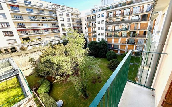Appartement à vendre    3 pièces • 68,82 m2 Paris 12