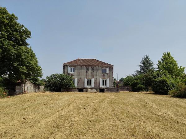 Maison à vendre SAINT GENIS DE SAINTONGE (17) 9 pièces 223m2 Parcelle 2000 m2