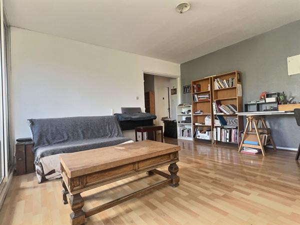 A vendre appartement de type 2 à Marseille 13014 - Terrasse - Saint Joseph