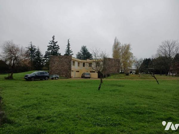 Maison d'architecte sur terrain d'environ 1 hectare