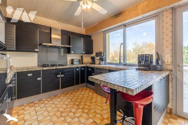 Maison d'architecte sur terrain d'environ 1 hectare