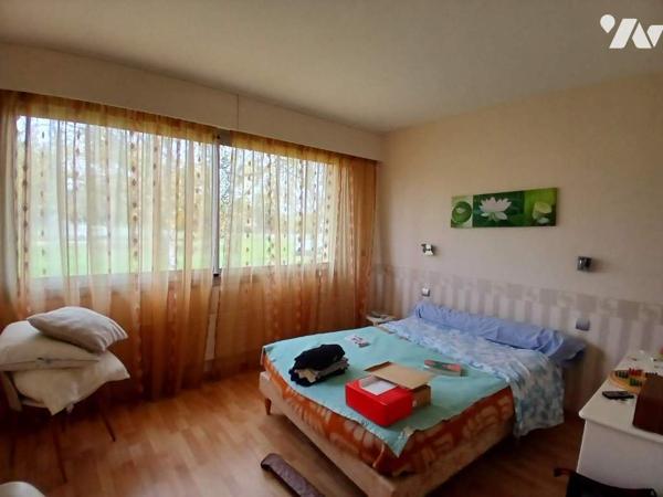 Maison d'architecte sur terrain d'environ 1 hectare