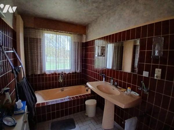 Maison d'architecte sur terrain d'environ 1 hectare