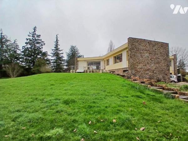Maison d'architecte sur terrain d'environ 1 hectare