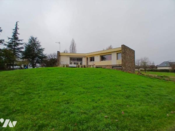 Maison d'architecte sur terrain d'environ 1 hectare