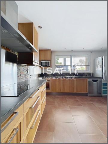 LACANAU VILLE– 170 m² – PISCINE CHAUFFÉE – GARAGE – TERRAIN DE 941 m²