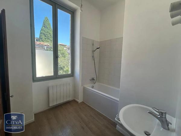 Appartement à louer 2 pièces 67.13m² Nîmes (30000)