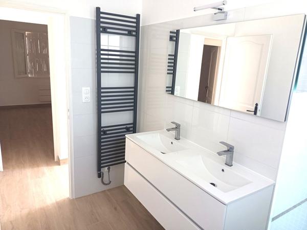 Sauvian (34410) Maison de ville T5/6 / jardin / 2 garages