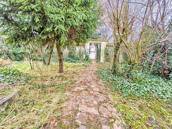 Meulière 5 chambres + dépendance sur terrain de 1 214 m²