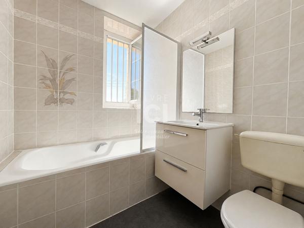 Maison de 115 m² - Dépendances 200 m²