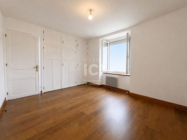 Maison de 115 m² - Dépendances 200 m²