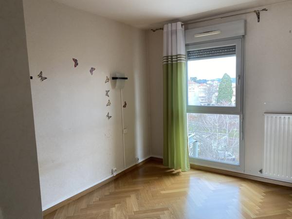 Appartement
         5 pièces
        - 110 m² 189 000 € *