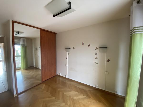 Appartement
         5 pièces
        - 110 m² 189 000 € *