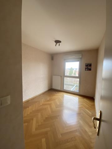 Appartement
         5 pièces
        - 110 m² 189 000 € *