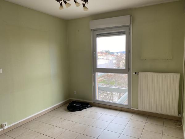 Appartement
         5 pièces
        - 110 m² 189 000 € *