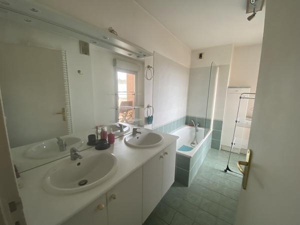 Appartement
         5 pièces
        - 110 m² 189 000 € *