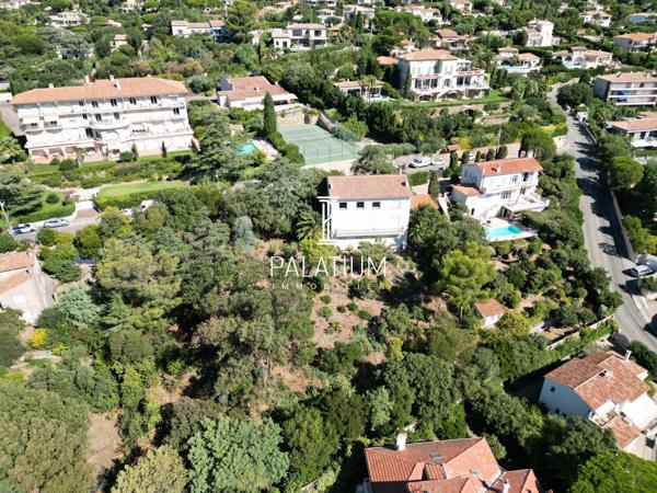 Terrain d'exception avec vue mer sur Saint-Tropez