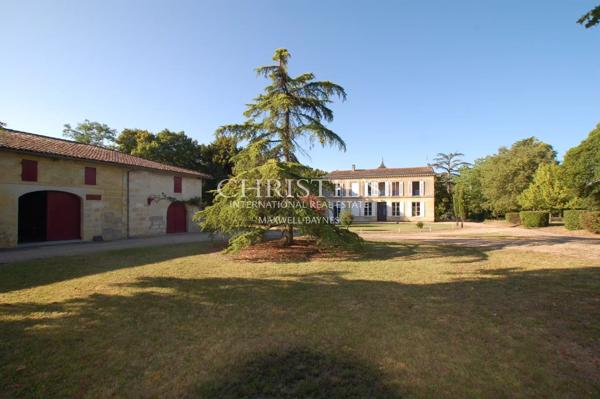 A vendre propriété de charme du XIXème siècle aux portes de Bordeaux