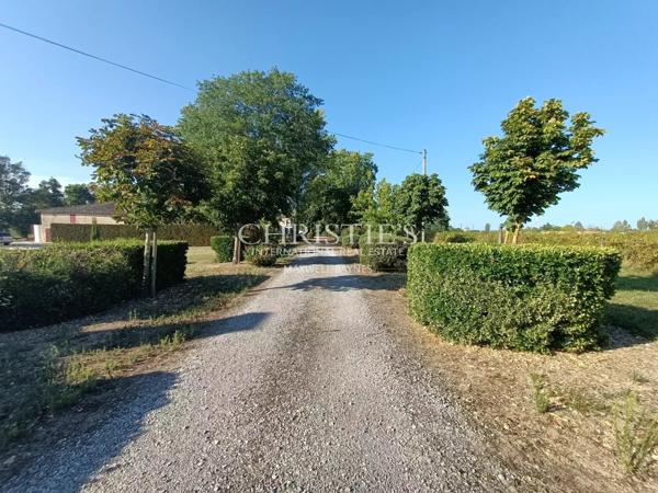 A vendre propriété de charme du XIXème siècle aux portes de Bordeaux