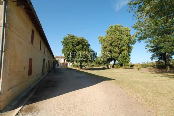 A vendre propriété de charme du XIXème siècle aux portes de Bordeaux