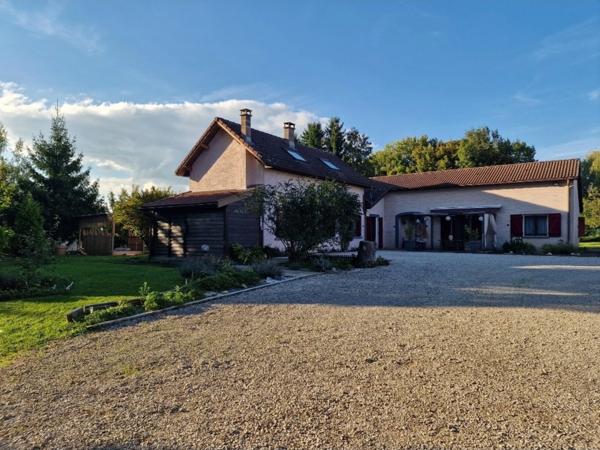 PROPRIÉTÉ avec VILLA PARC FORET à vendre 8 pièces proche CONTREXEVILLE (88) idéale GITE de groupe/ Maison - 6910 m2 de TERRAIN