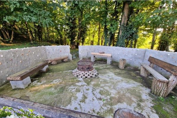 PROPRIÉTÉ avec VILLA PARC FORET à vendre 8 pièces proche CONTREXEVILLE (88) idéale GITE de groupe/ Maison - 6910 m2 de TERRAIN