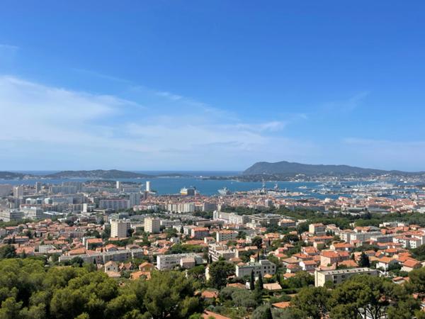 Appartement à Toulon 114m2 terrasse vue mer cave et stationnements