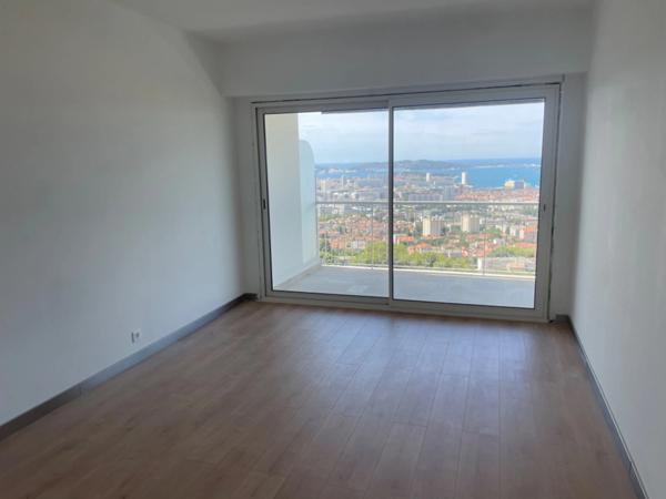 Appartement à Toulon 114m2 terrasse vue mer cave et stationnements