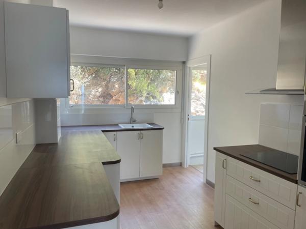 Appartement à Toulon 114m2 terrasse vue mer cave et stationnements