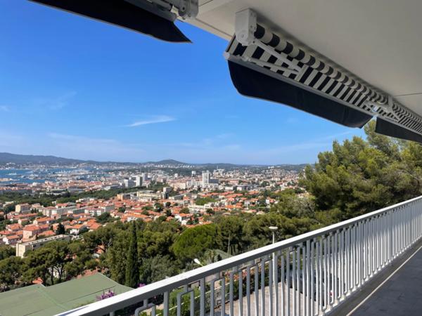 Appartement à Toulon 114m2 terrasse vue mer cave et stationnements