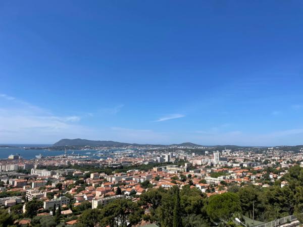 Appartement à Toulon 114m2 terrasse vue mer cave et stationnements