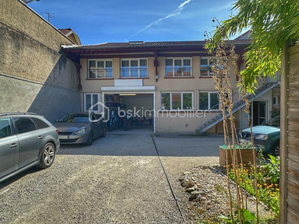 Local d activites de 145 m²