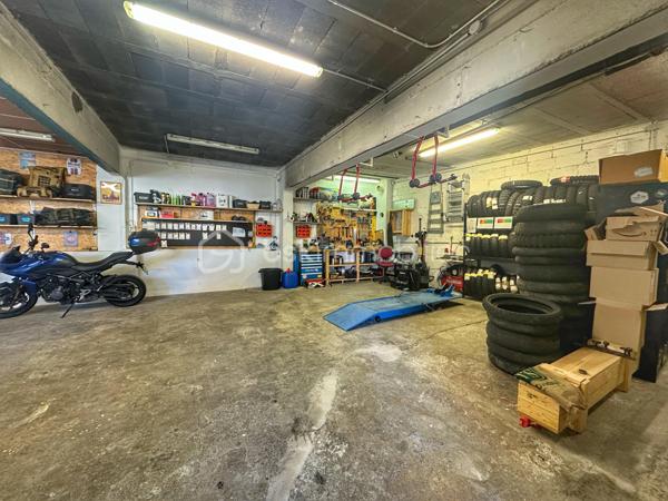 Local d activites de 145 m²