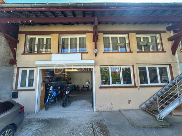 Local d activites de 145 m²