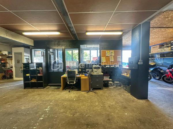 Local d activites de 145 m²
