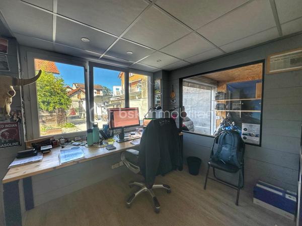 Local d activites de 145 m²