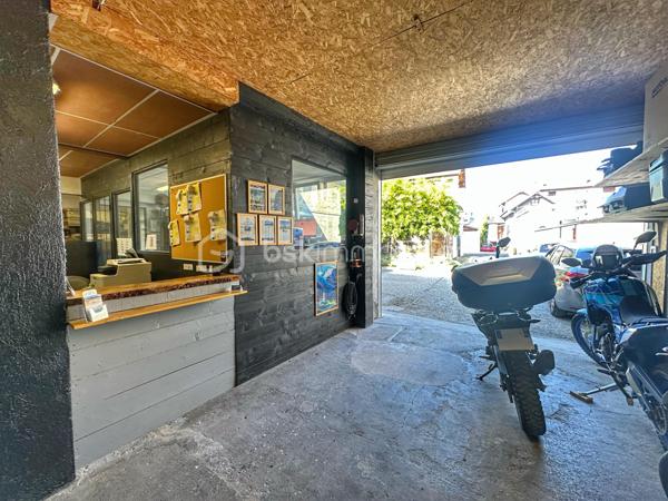 Local d activites de 145 m²