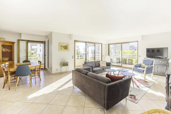 Quartier Saint Jean, bel appartement d'angle de 4 pièces à vendre en dernier étage