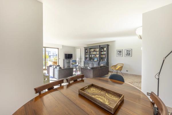 Quartier Saint Jean, bel appartement d'angle de 4 pièces à vendre en dernier étage