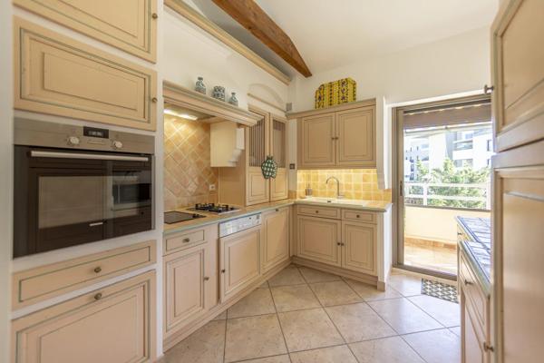 Quartier Saint Jean, bel appartement d'angle de 4 pièces à vendre en dernier étage